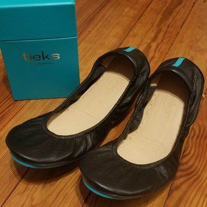New black Tieks